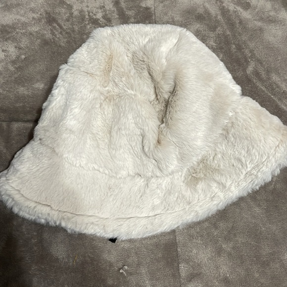 Ivory so soft plush bucket hat - Picture 3 of 5